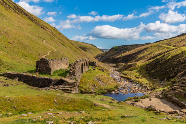 blakethwaite smelt mill, north yorkshire, inglaterra - swaledale - fotografias e filmes do acervo