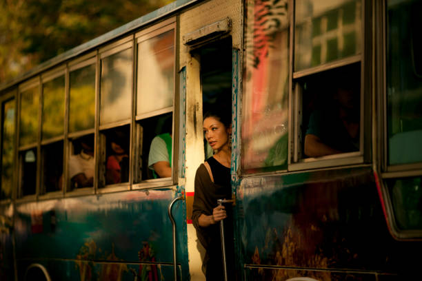 femme dans l’autobus - yangon photos et images de collection