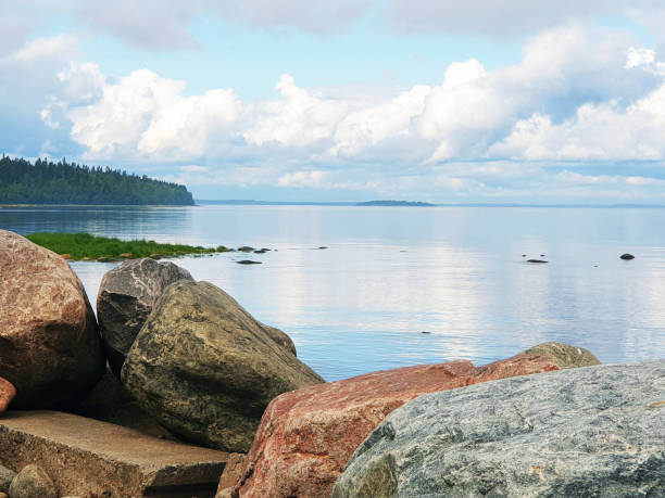 lago ladoga, natureza do norte, skerry de ladoga - skerries - fotografias e filmes do acervo