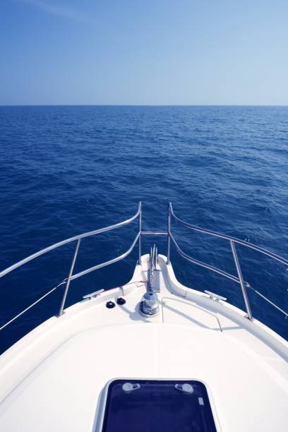 blue ocean sea view from motorboat yacht bow - yacht luxury front view ships bow imagens e fotografias de stock