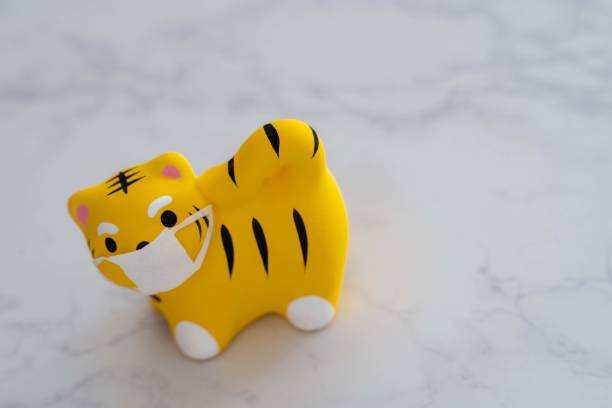 istock 2022 New Year's card tiger with mask image (white marble, left） 1336199033