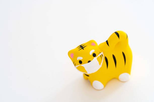 istock 2022 New Year's card tiger with mask image (White, right） 1336199127
