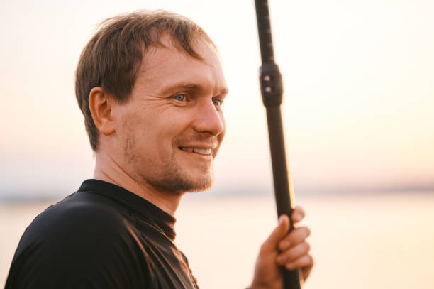 istock Sportsman with paddle on sunset 1336229977