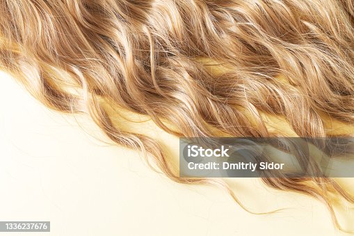 istock Texture blond wavy hair cut styling care or extension concept 1336237676