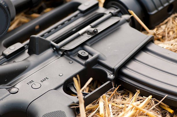 machine gun - halbautomatische pistole stock-fotos und bilder