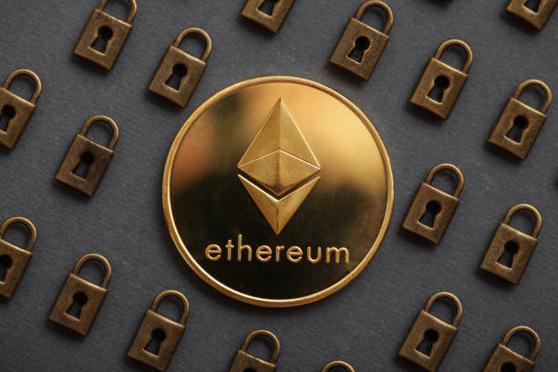 Ethereum coin, padlock. Ethereum security. Digital cyber safety, Blockchain technology to encode online information. Kiev, Ukraine - August 18, 2021: Ethereum coin with padlock on black background. Ethereum security. Digital cyber safety or security encryption, Blockchain technology to encode online information or data protection. Antypiracy ethereum stock pictures, royalty-free photos & images