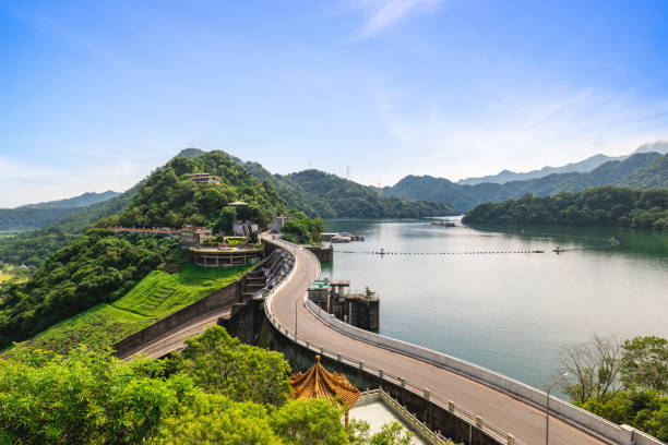 istock Shimen Dam and Shihmen Reservoir 1336285792