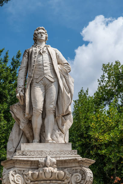 monumento a johann wolfgang von goethe nel parco di villa borghese a roma - johann wolfgang von goethe foto e immagini stock