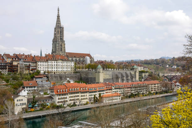 общий вид города - berne berne canton aare river switzerland стоковые фото и изображения