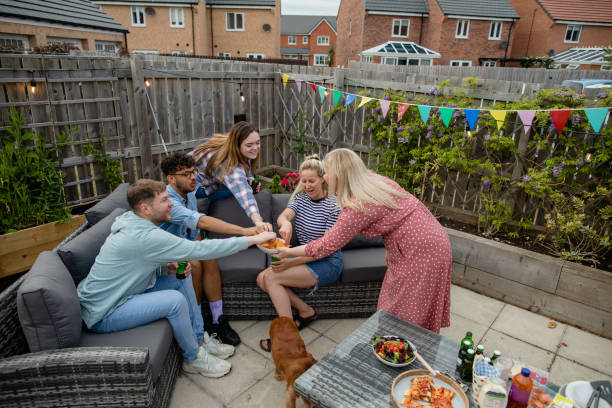 istock Friends Eating Al Fresco 1336326356