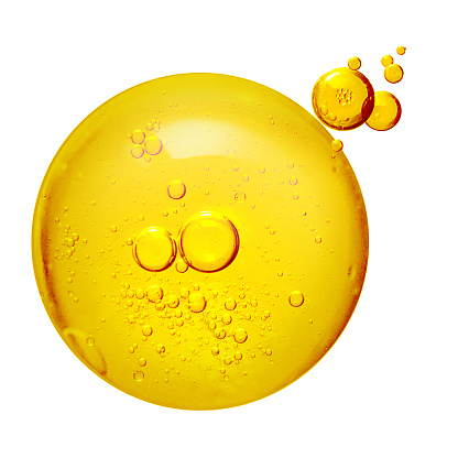Resumen de varias burbujas amarillas doradas de aceite o suero aislado sobre fondo blanco. concepto de ingrediente cosmético o de spa photo