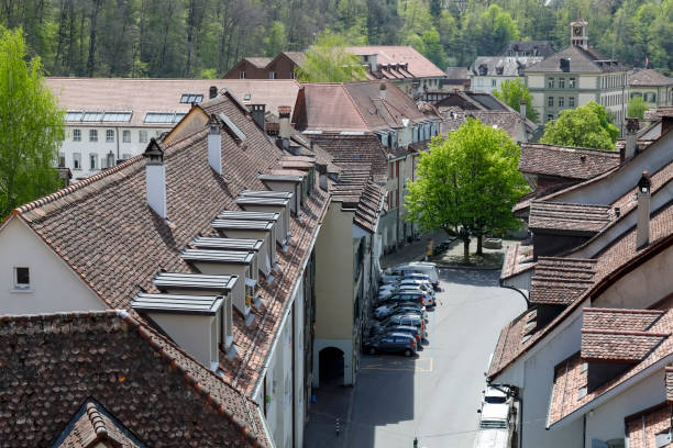 крыши, покрытые керамической черепицей - berne berne canton roof cityscape стоковые фото и изображения