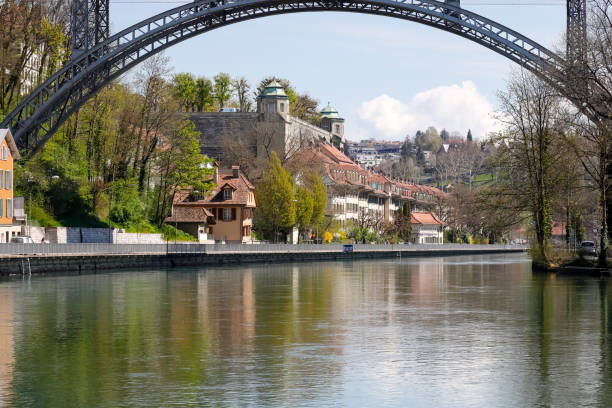 the big bridge over the river - berne berne canton aare river switzerland imagens e fotografias de stock