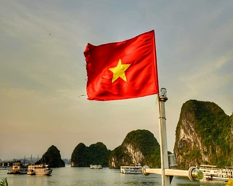 Ha Long Bay (Vietnamese: Ha Long Bay), also called Halong Bay or Along Bay, Quang Ninh, Vietnam
