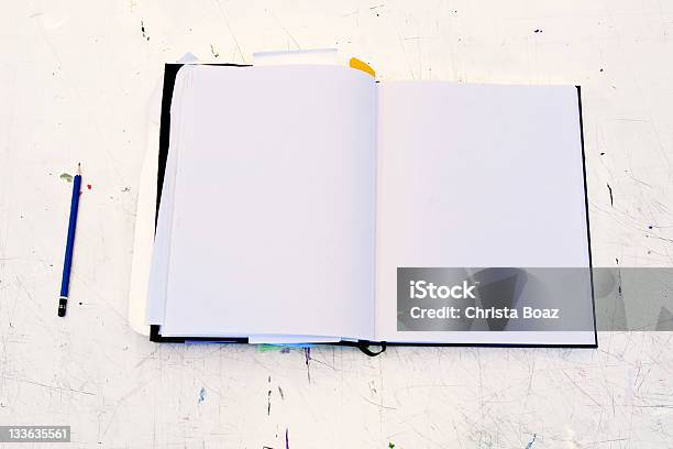 Sketchbook - 開いているのストックフォトや画像を多数ご用意 - 開いている, 本, 机