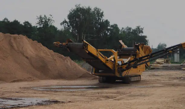 Photo of keestrack screen system, jaw crusher, cone crusher, screener, soil sorter