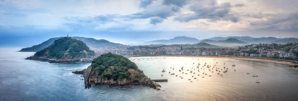 vista panoramica di san sebastian all'alba, paesi baschi, spagna, europa - golfo di biscaglia foto e immagini stock