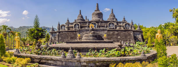 templo budhista brahma vihara arama banjar bali, indonésia - painted image traditional culture art dragon - fotografias e filmes do acervo