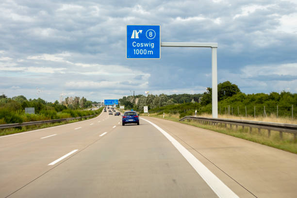 german highway a9, coswig - road marking road reflector road dividing line photos et images de collection