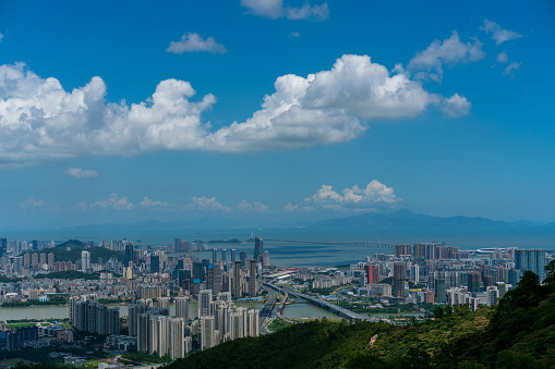 Macao and Zhuhai face each other across the river, and the two cities develop and grow together