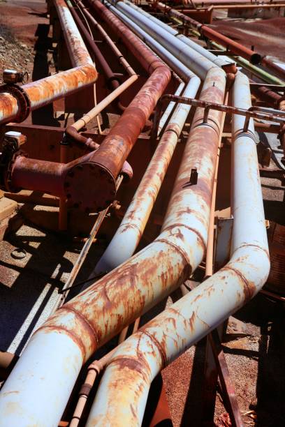 starzejące się zardzewiałe linie rur przemysłowych grunge - rusty storage tank nobody photography zdjęcia i obrazy z banku zdjęć