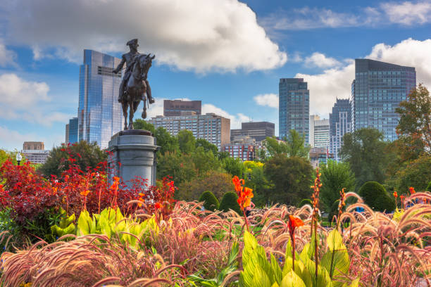 보스턴의 공공 정원에서 조지 워싱턴 기념비 - boston skyline new england urban scene 뉴스 사진 이미지