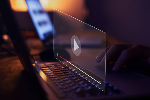 streaming online, guardare video su internet - youtube foto e immagini stock