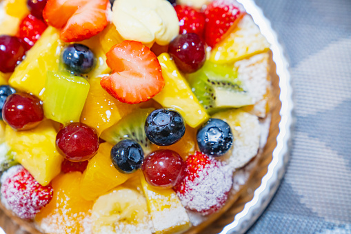 A photo of a fruit tart that looks very delicious. Anniversary cake image.