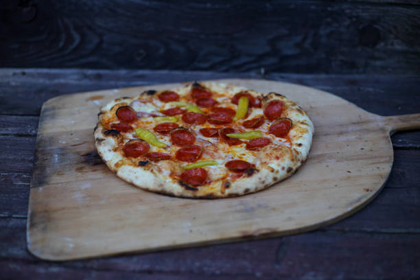 pizza fresca com foto de estoque de ingredientes - kitchen knife raw food food and drink fork - fotografias e filmes do acervo