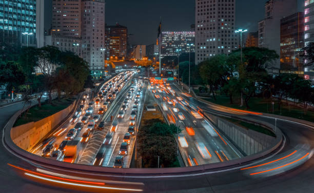 상파울루 시내의 육교 - speed night traffic urban scene 뉴스 사진 이미지