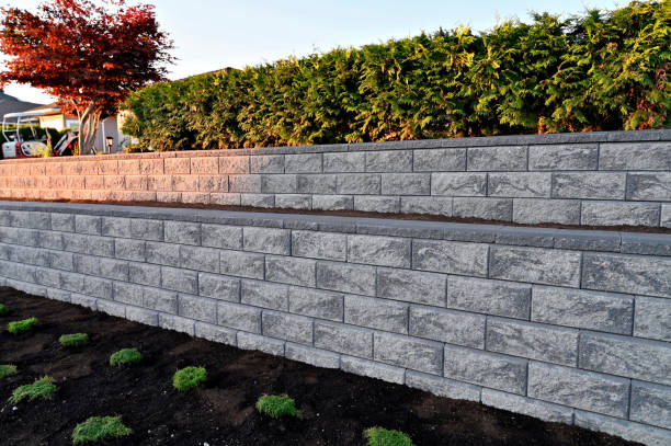 擁壁 - landscaped retaining wall wall stone ストックフォトと画像