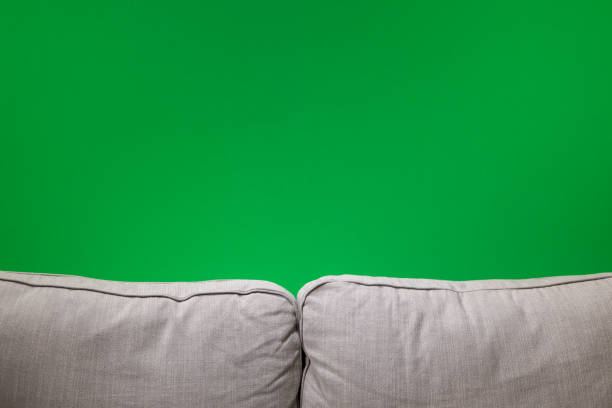 un sofá gris se encuentra frente a una pantalla verde. - fondos para photoshop fotografías e imágenes de stock