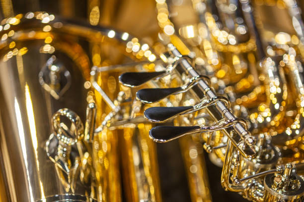 베이스 튜브의 밸브 조각 - close up musical instrument trumpet valve 뉴스 사진 이미지