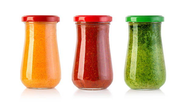 유리 항아리에 바베큐 소스 - jar pesto sauce packaging food 뉴스 사진 이미지