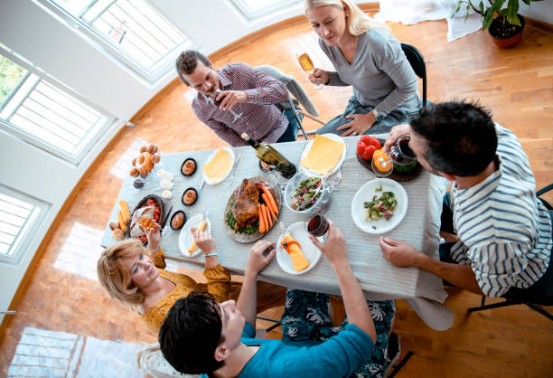 istock Sharing food for Friendsgiving day 1336680843