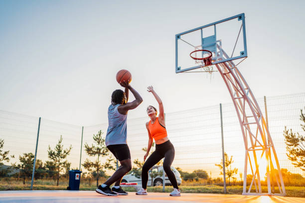 istock Couple playing basketball 1336690317