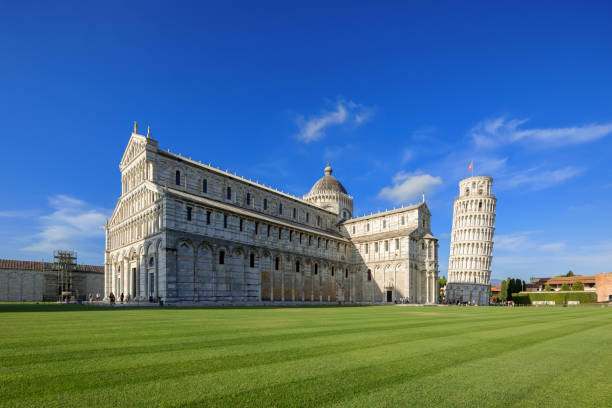 ピサ大聖堂、斜塔と洗礼堂ファインアート - pisa baptistery ストックフォトと画像