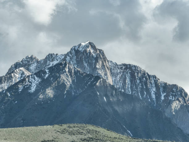 istock mountain tops in front of grey skys 1336704511