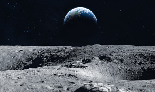 Superficie lunar y Tierra en el horizonte. Arte espacial fantasía. Blanco y negro. Elementos de esta imagen proporcionada por la NASA photo