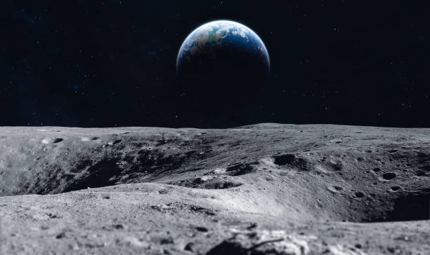 la surface de la lune et la terre à l’horizon. art spatial fantastique. noir et blanc. éléments de cette image fournis par la nasa - lune photos et images de collection
