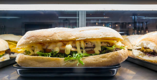 健康的な赤身の肉とロールサンドのクローズアップ - toasted sandwich close up color image panini ストックフォトと画像