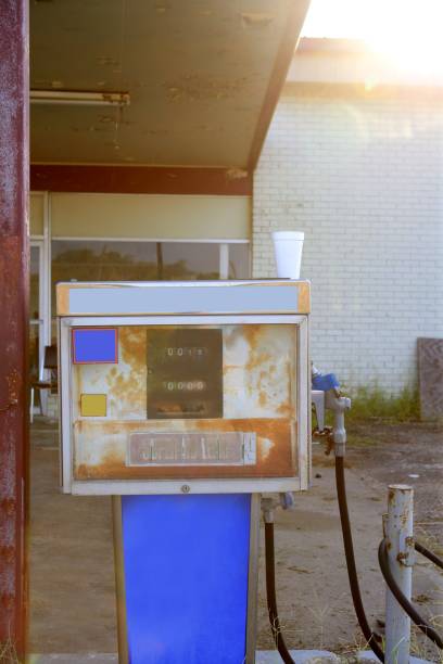 stacja american oil stara i stara - station retro revival gas station old zdjęcia i obrazy z banku zdjęć