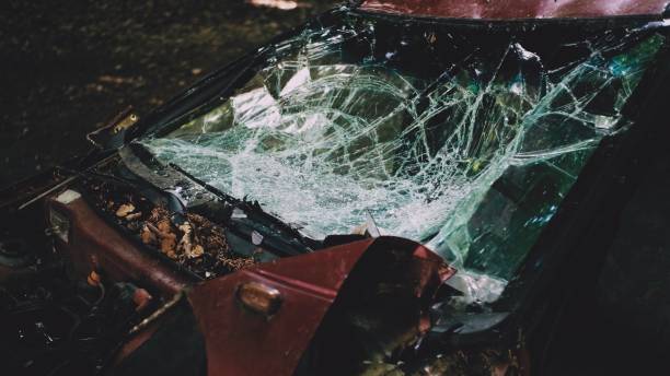 wrecked car with windshield shattered in a serious hit and run accident abandoned in forest - hit and run imagens e fotografias de stock