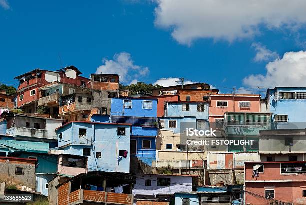 Favela Foto de stock y más banco de imágenes de Aldea - Aldea, Arquitectura exterior, Barraca