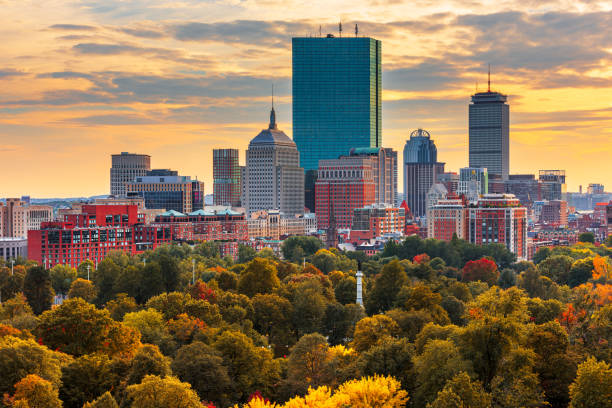 boston, massachusetts, ee.uu. horizonte sobre boston common - boston skyline new england urban scene fotografías e imágenes de stock