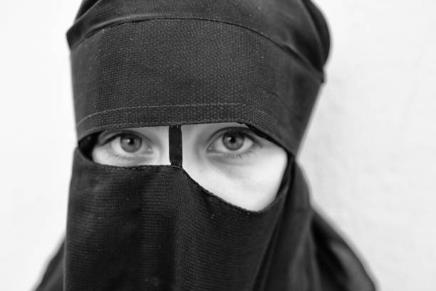 little girl in niqab looks with fear and surprise - jihad imagens e fotografias de stock