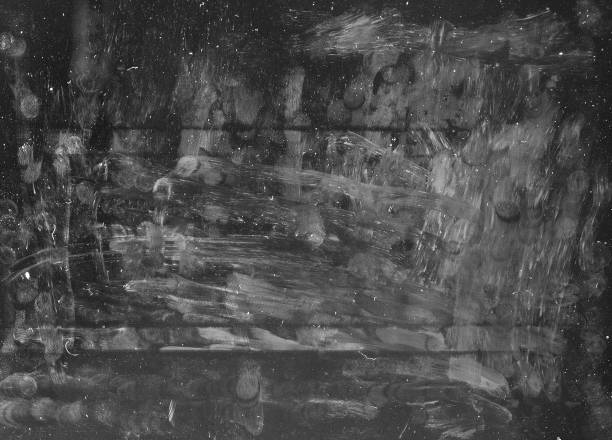 отпечатки пальцев и пятна черно-белая luma матовая или текстура - smudged стоковые фото и изображения