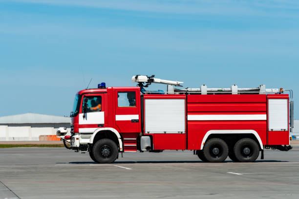 tecnología de aeródromos - air vehicle airport fire department accident fotografías e imágenes de stock