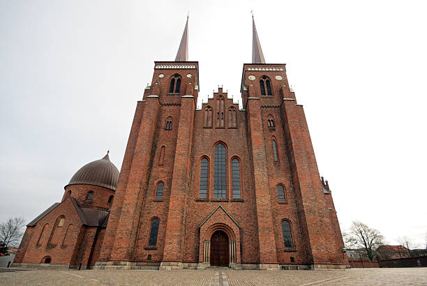 catedral de roskilde - roskilde fotografías e imágenes de stock