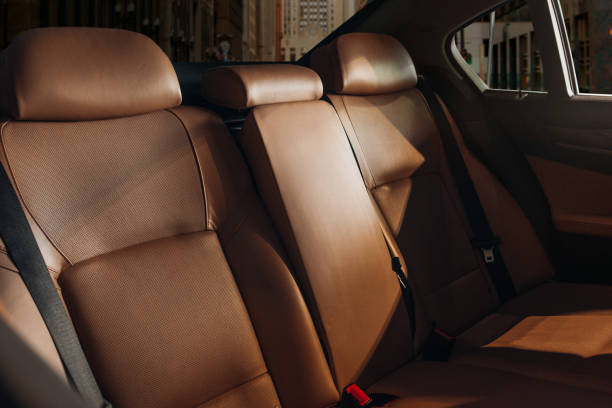 luxusauto rücksitzreihe. teure autoledersitze - car indoors inside of vehicle interior stock-fotos und bilder